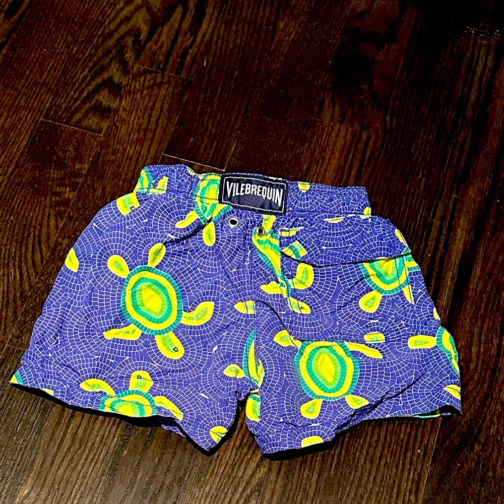 Barely worn turtle pattern, no blemishes or stains!